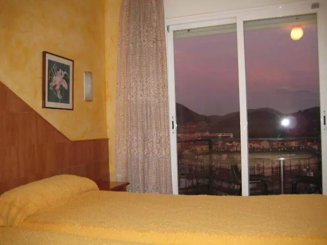 Hostal Sant Bernat Olot 2*,